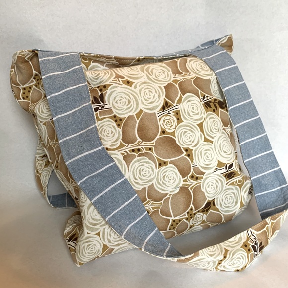 Reversible Tote Bag with removable pin brooch - Picture 5 of 10